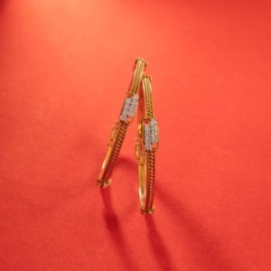 Gleaming Loop Round Cut Diamond Bangle